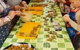 Pieczenie pierniczk&oacute;w z Seniorami (5)