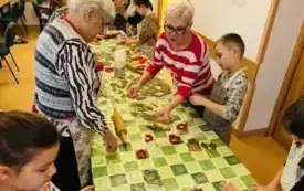 Pieczenie pierniczk&oacute;w z Seniorami (17)