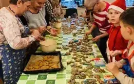 Pieczenie pierniczk&oacute;w z Seniorami (14)