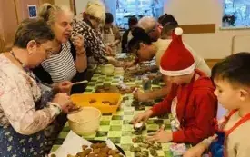 Pieczenie pierniczk&oacute;w z Seniorami (8)