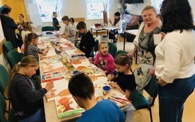 Międzypokoleniowe warsztaty malarskie (6)
