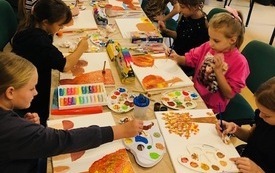 Międzypokoleniowe warsztaty malarskie (5)