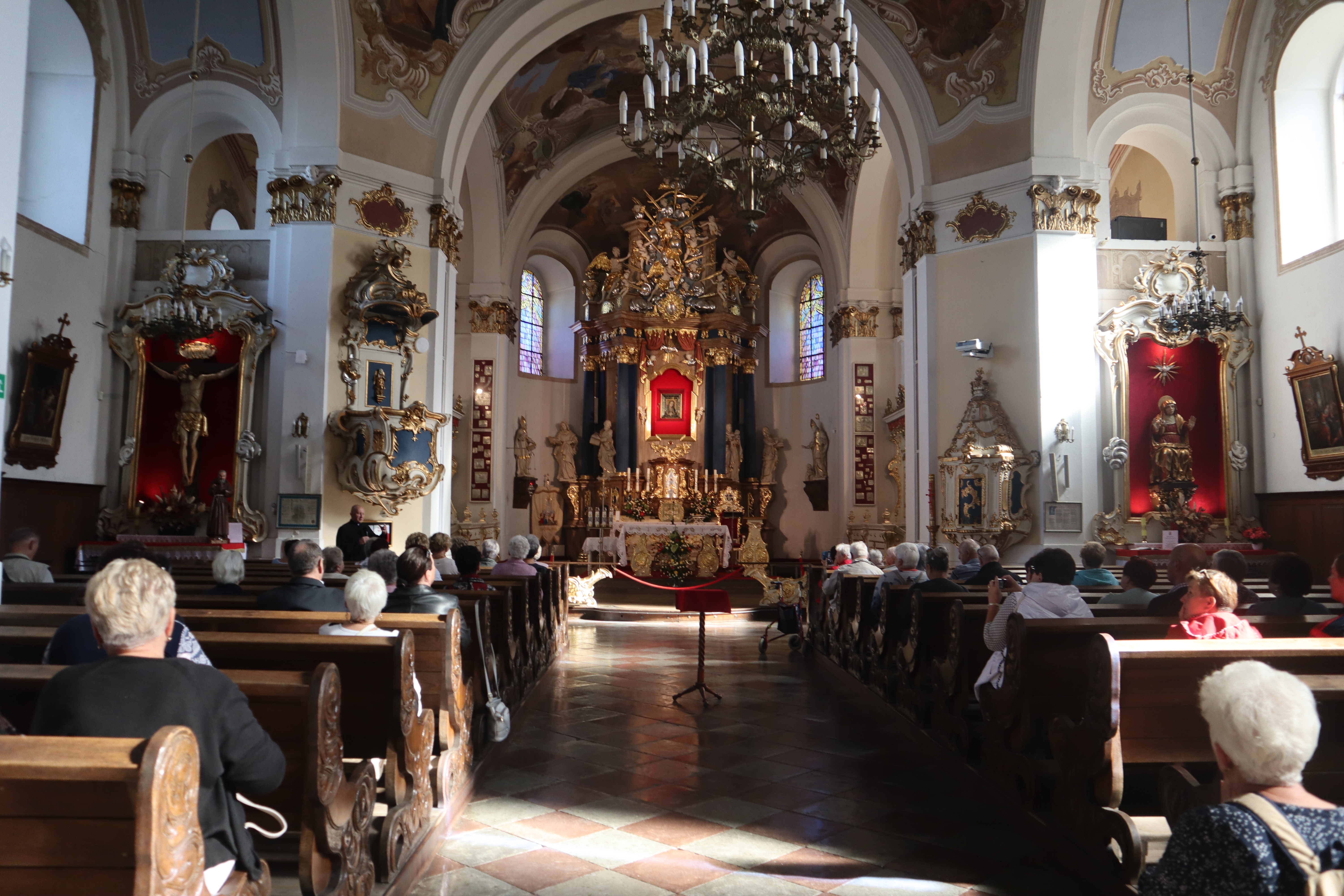 Seniorzy na&nbsp;szlaku pielgrzymkowym