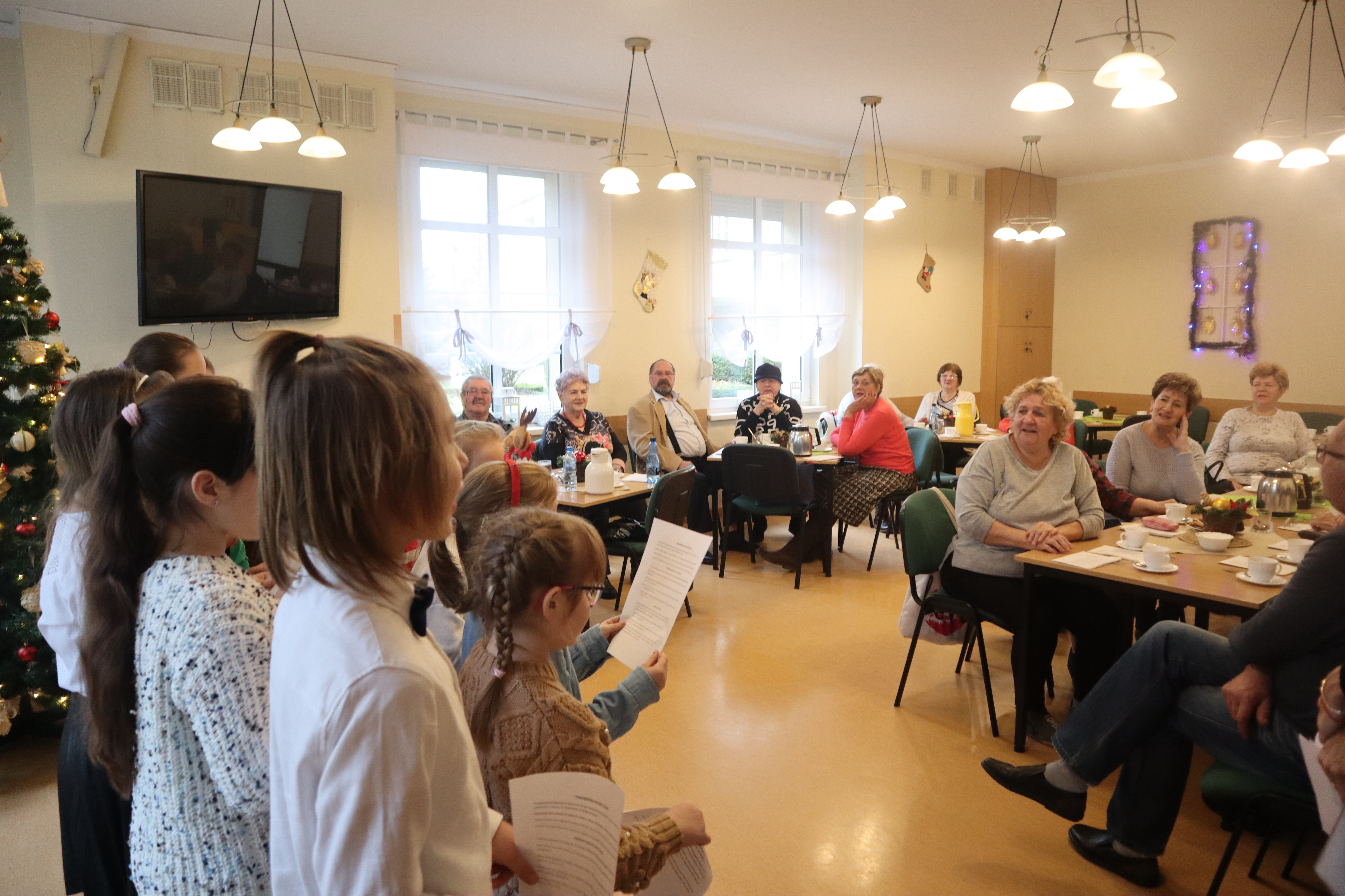 Kolędowanie dzieci w&nbsp;Domu Seniora