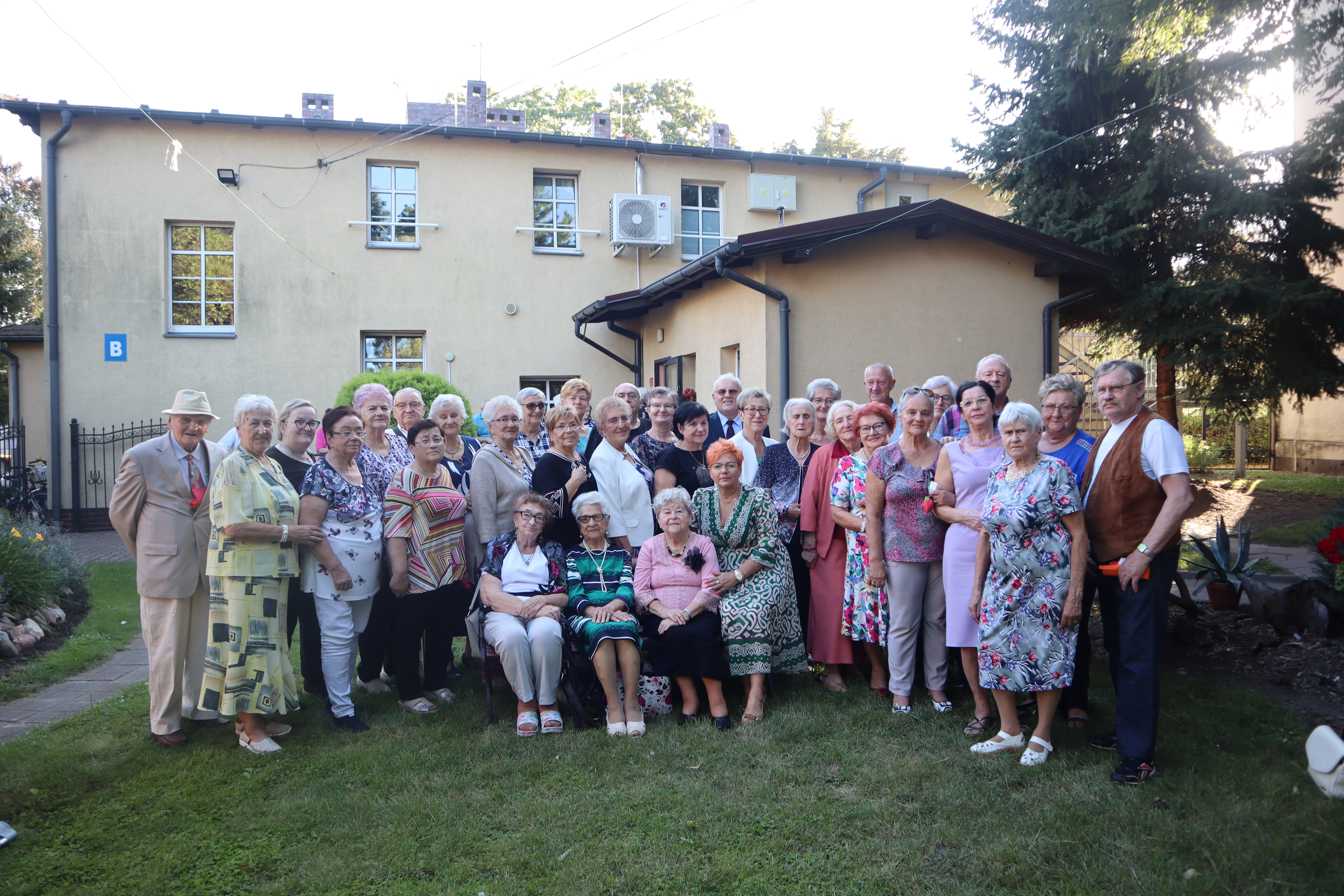 Zdjęcie grupowe Senior&oacute;w