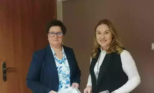 Zdjęcie do Podpisanie umowy na usługi kosmetyczne