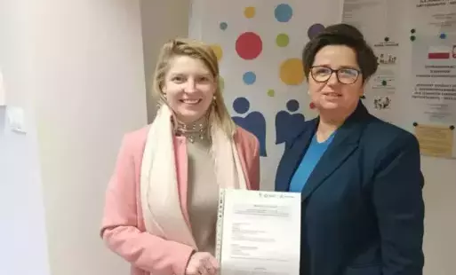 Zdjęcie do Podpisanie umowy na usługi fryzjerskie